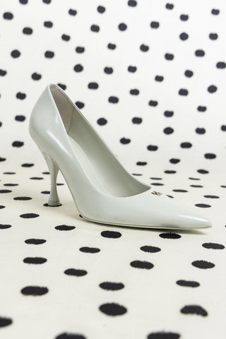 Stone Pump In Gray Box Leather Pump Larroudé