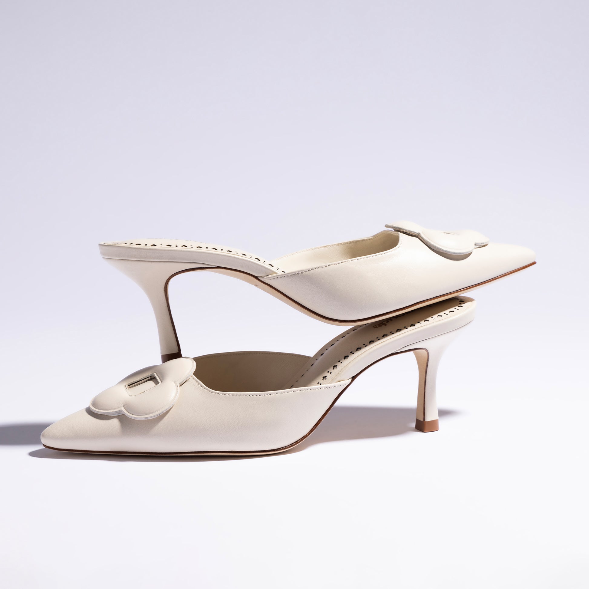 Flora Pump In Ivory Leather
