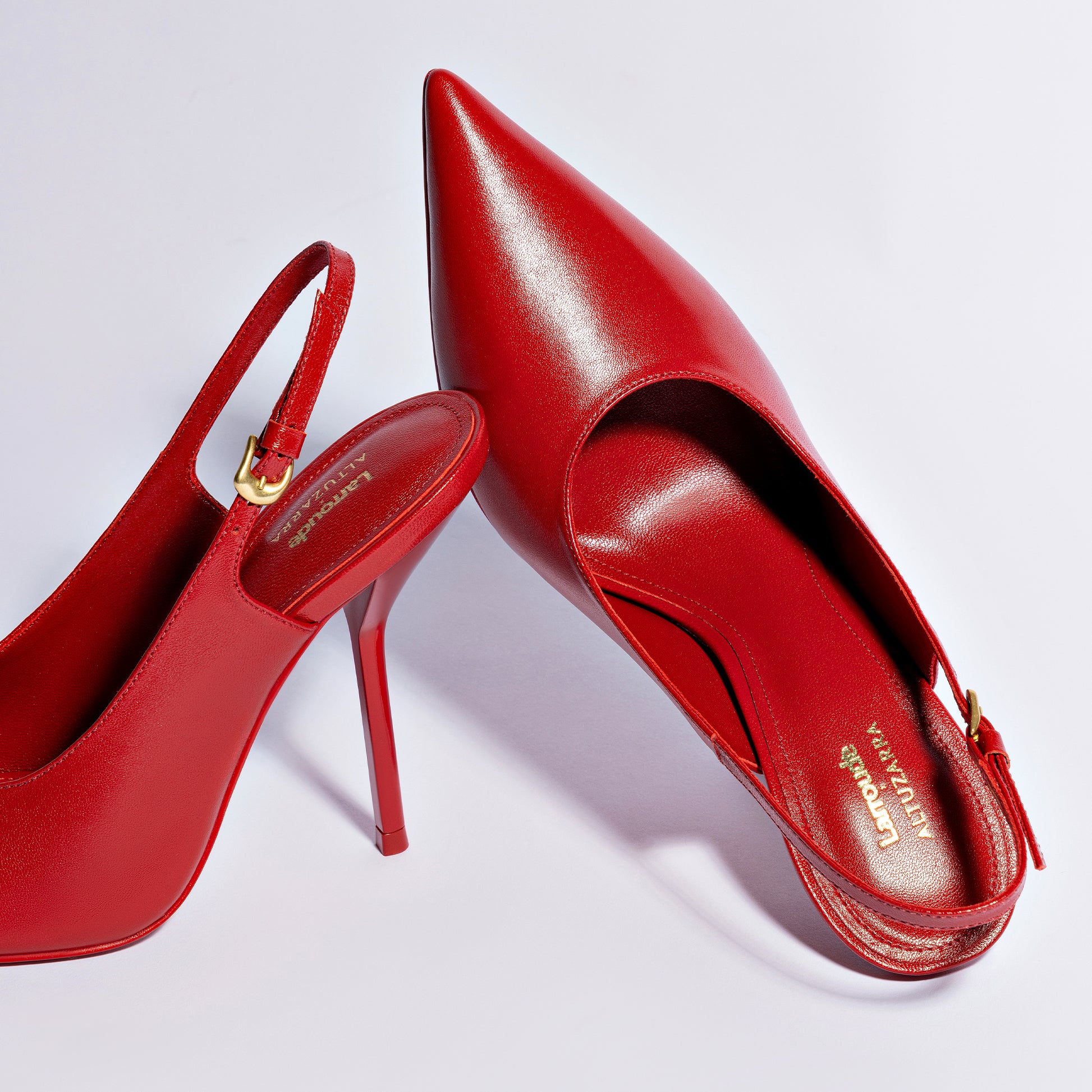 Zapatos de salón Larroudé x Altuzarra en piel color rojo sangre