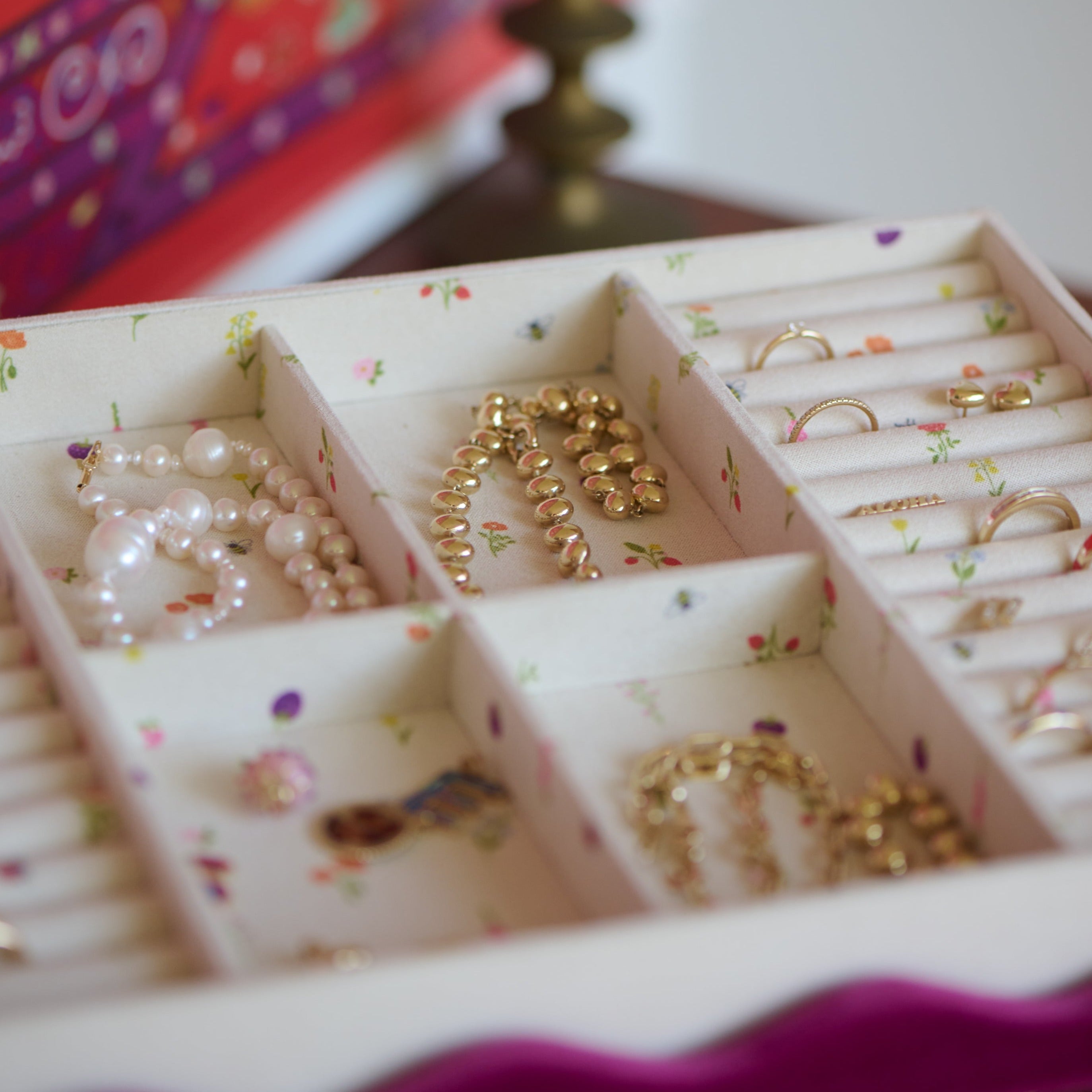 Scalloped Floret Jewelry Box