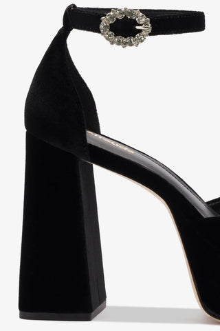 Ari Pump In Black Velvet