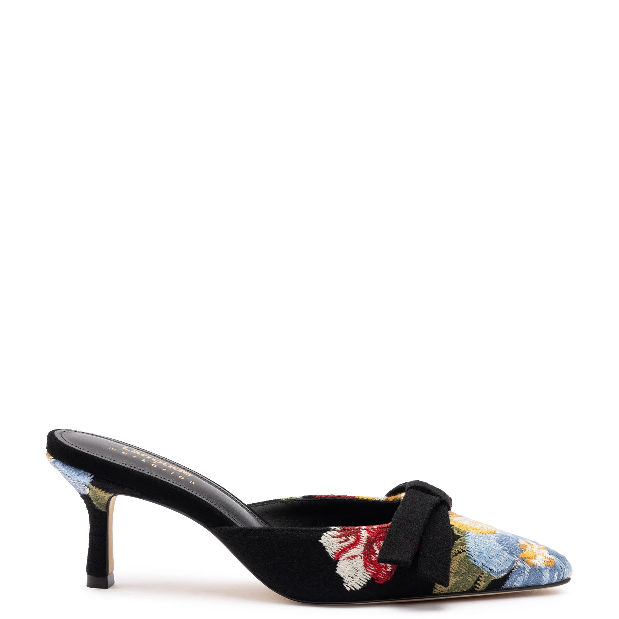 Mule Larroudé x Markarian en lana negra y bordado floral