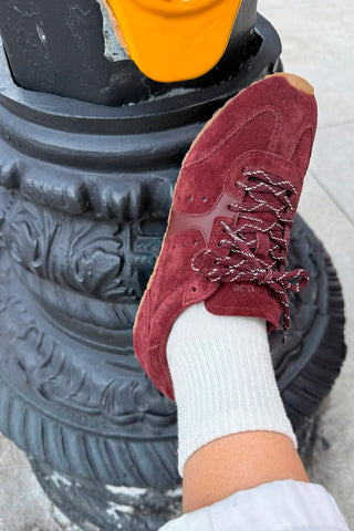 Stella Sneaker In Burgundy Suede Sneaker Larroudé