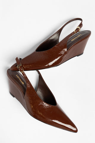 Loulou Pump Oak Brown Patent Leather Pump Larroudé