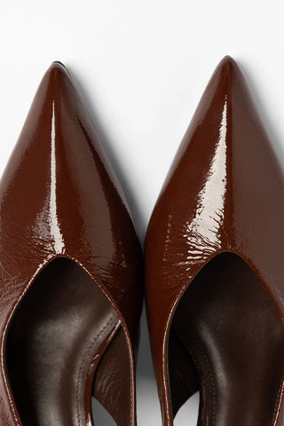 Loulou Pump Oak Brown Patent Leather Pump Larroudé