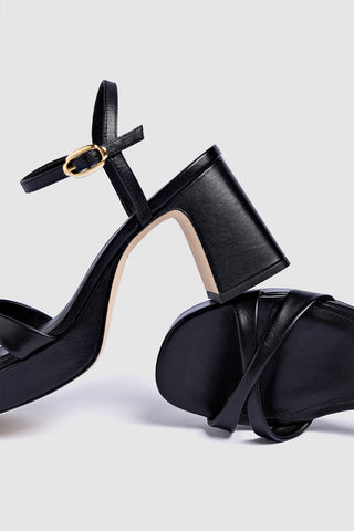 Bianca Low Sandal In Black Leather Sandal Larroudé