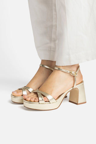Bianca Low Sandal In Gold Metallic Leather