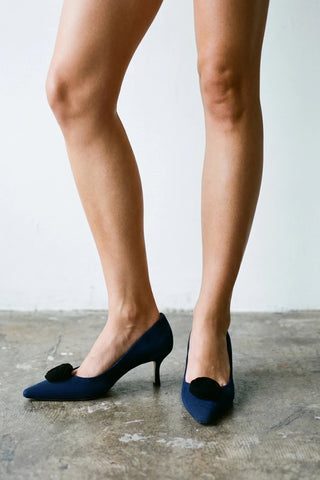 Carine Low Pump Indigo Leather — Larroudé