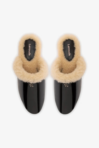 Venice Flat Mule In Black Patent Leather And Natural Shearling