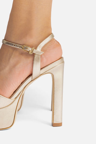 Bianca High Platform Sandal In Platina Metallic Leather Sandal Larroudé