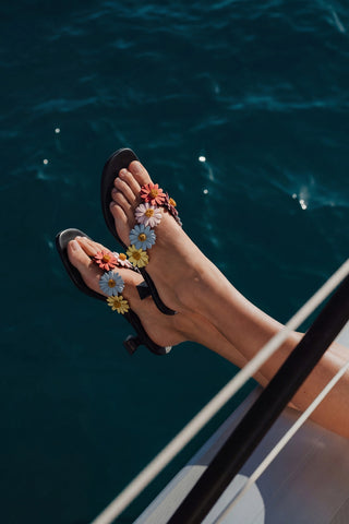 Fiore Thong Sandal Black Leather Sandal Larroudé