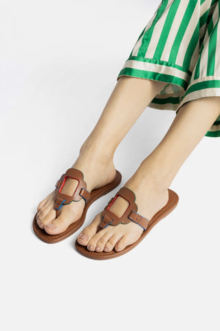 Margherita Thong Sandal In Caramel Leather