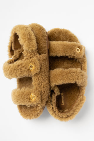 Jetty Fuzzy Sandal Latte Shearling Sandal Larroudé
