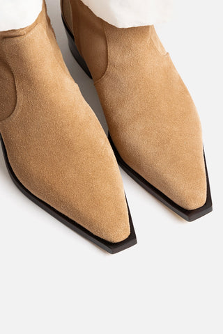 Florencia Low Boot In Peanut Suede