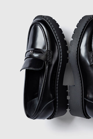 Suki Lugsole Loafer In Black Box Leather
