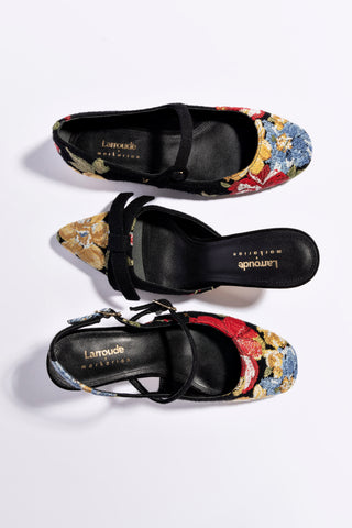 Zapatos planos Larroudé x Markarian en lana floral y bordado negro