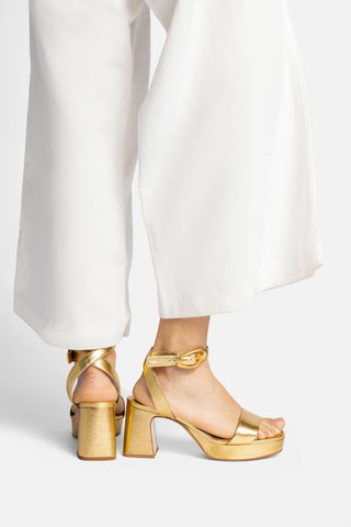 Dolly Verona Low Sandal In Gold Metallic Leather