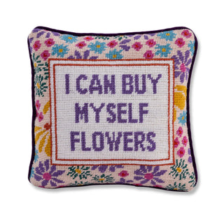 Almohada de flores bordadas