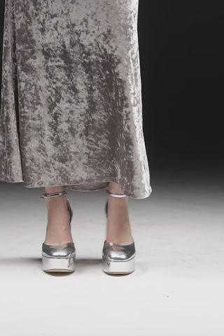 Ari Pump In Silver Specchio Pump Larroudé